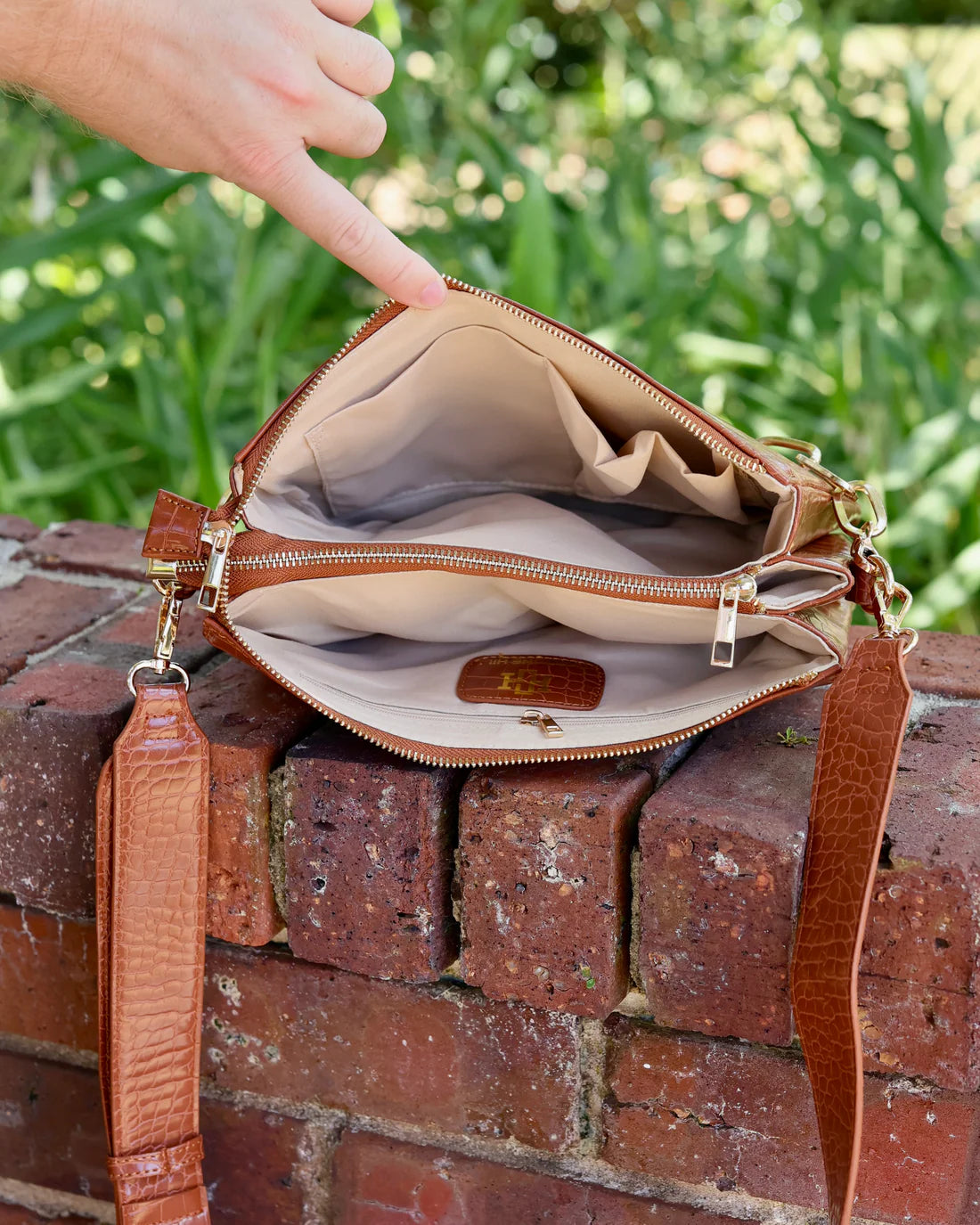 Ariana Crossbody - Latte EC