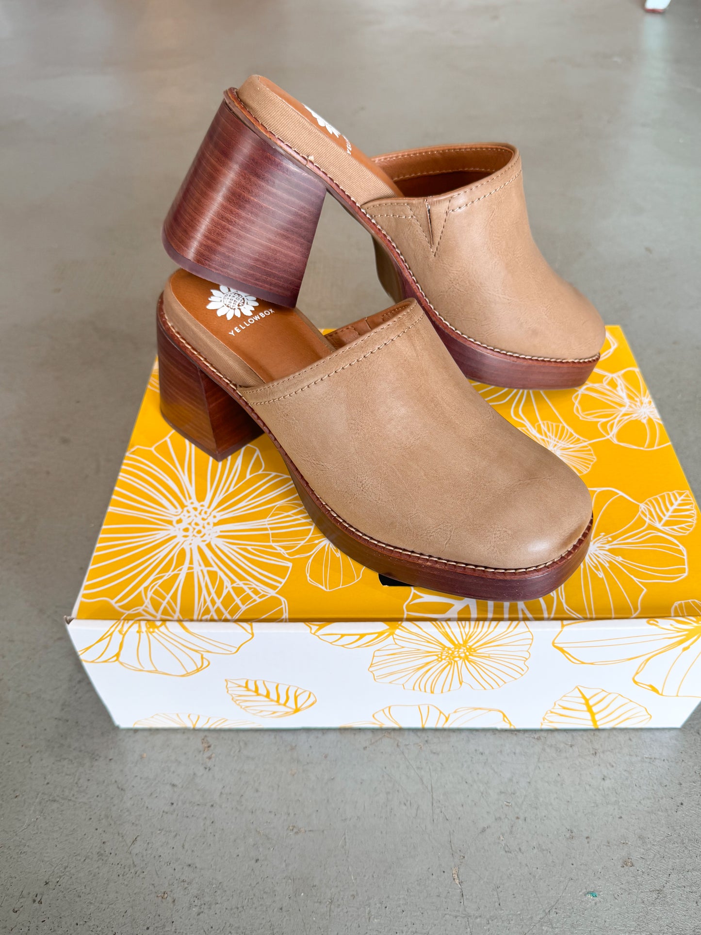 Ivaria Platform Clog